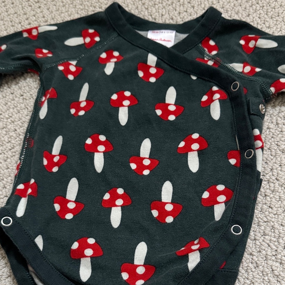 Hanna Andersson Red and Black Mushroom Bodysuit - Picture 2 of 4